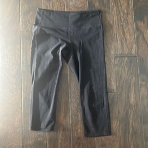 Athleta cropped leggings. Color black. Size M.